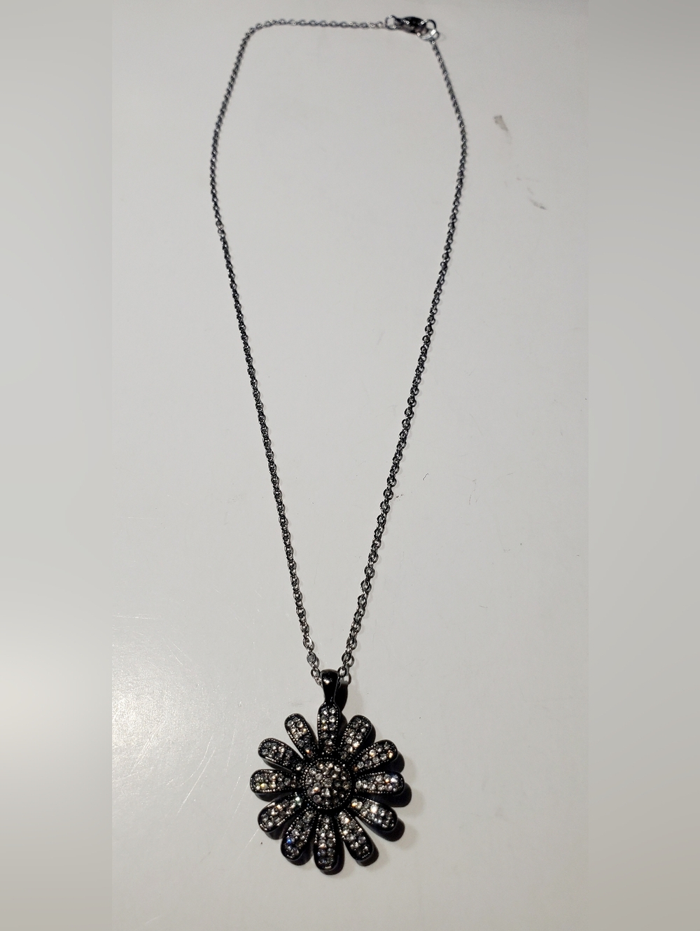 Delicate Black Floral Pendant Necklace - Women Jewelry